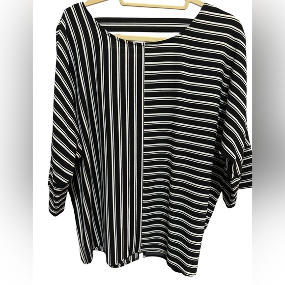Apt 9 - Black and white Dolman Sleeve Blouse - Size L - Picture 2 of 6